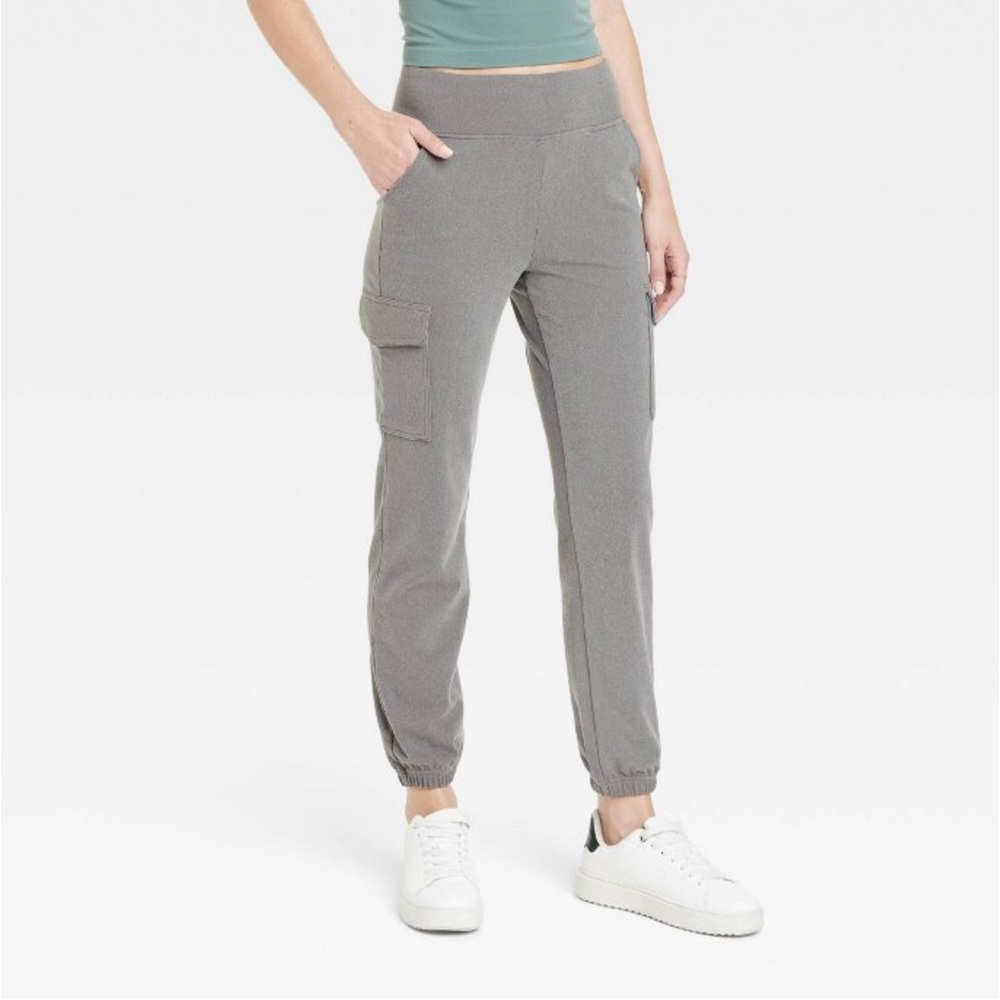 NWOT! Women's Relaxed Fit Super Soft Cargo
Joggers - A New Day Gray L